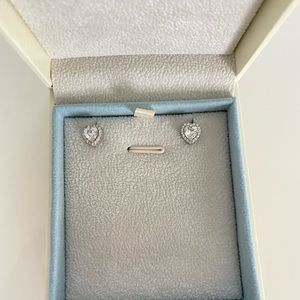 Carleen Jewelers New York Heart earrings silver